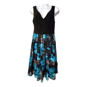 𝅺WHITE House Black Market Floral Dress Blue Grey Black Size 8